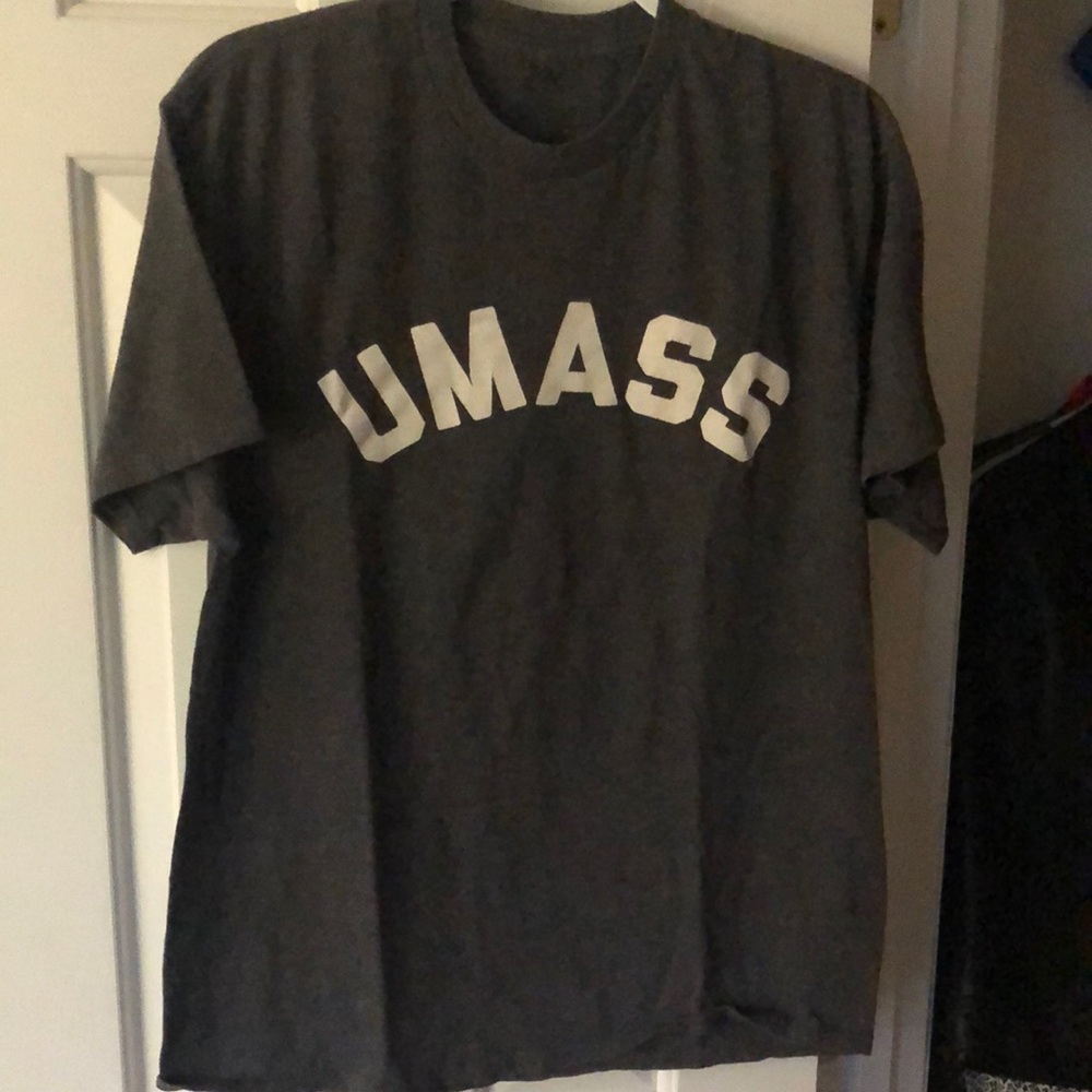 Gray short sleeve tee